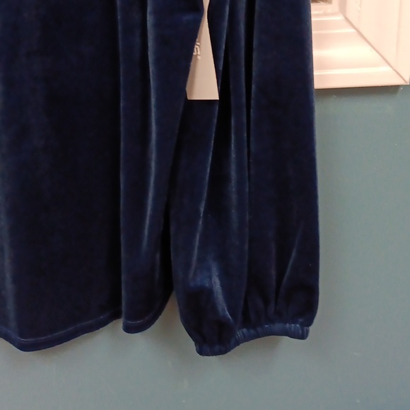 Top - Picture 4 of 7